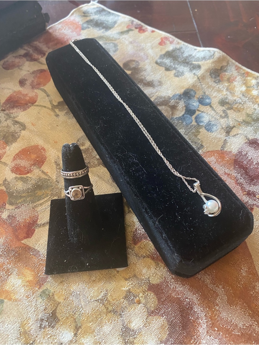2 Sterling Silver rings and a Pearl Pendant Necklace - White Pearl